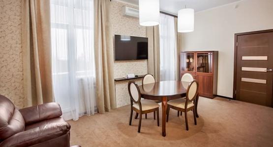 Гостиная в 2 местном 2 комнатном Сюит Повышенной комфортности (54 м²) санатория Бештау в Железноводске